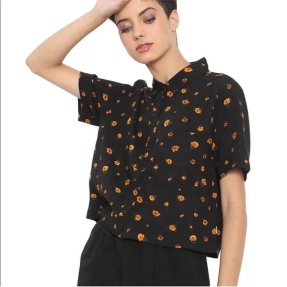 Vans Cabbie Floral Falling Poppy Shirt
Size M - Picture 5 of 14